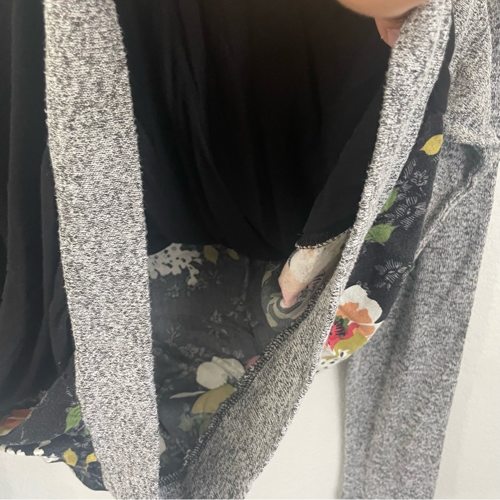 Kut From The Kloth Black Floral Lightweight Sweater Long Sleeve Size Medium - Picture 9 of 9